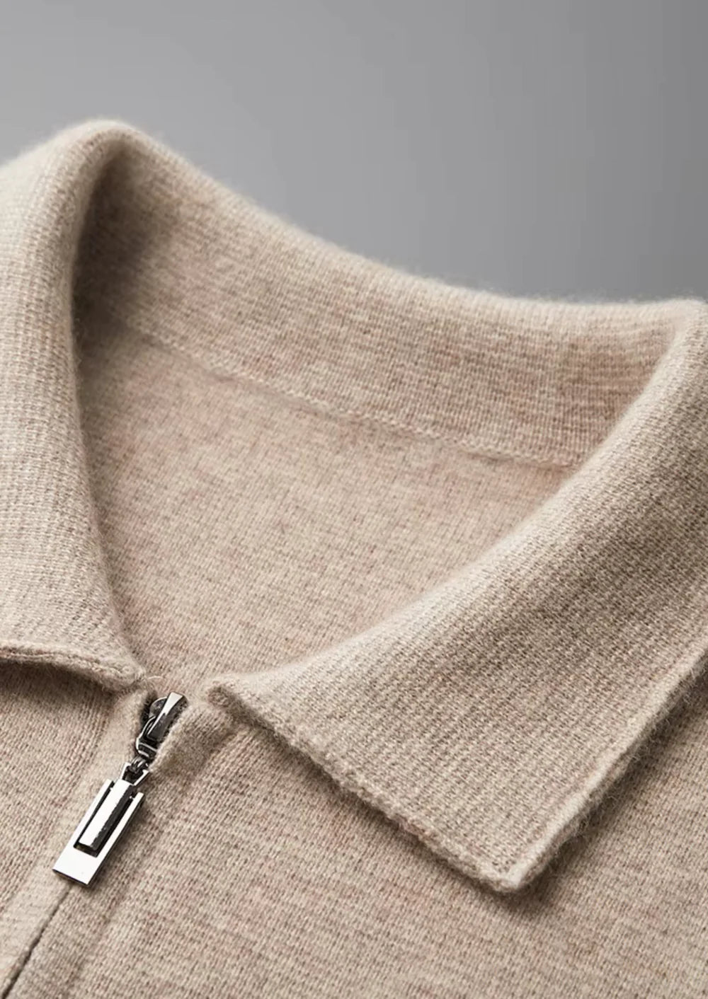 POLO CARDIGAN MET RITS EN ZUIVERE EXTRA FIJNE MERINOWOL