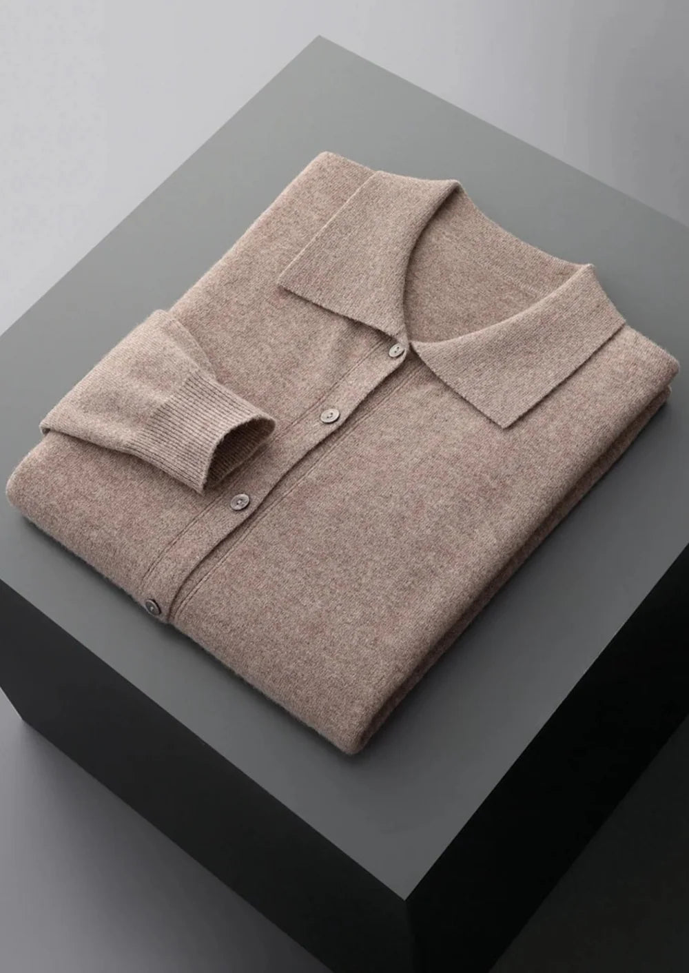 POLO CARDIGAN VAN ZUIVERE EXTRA FIJNE MERINOWOL