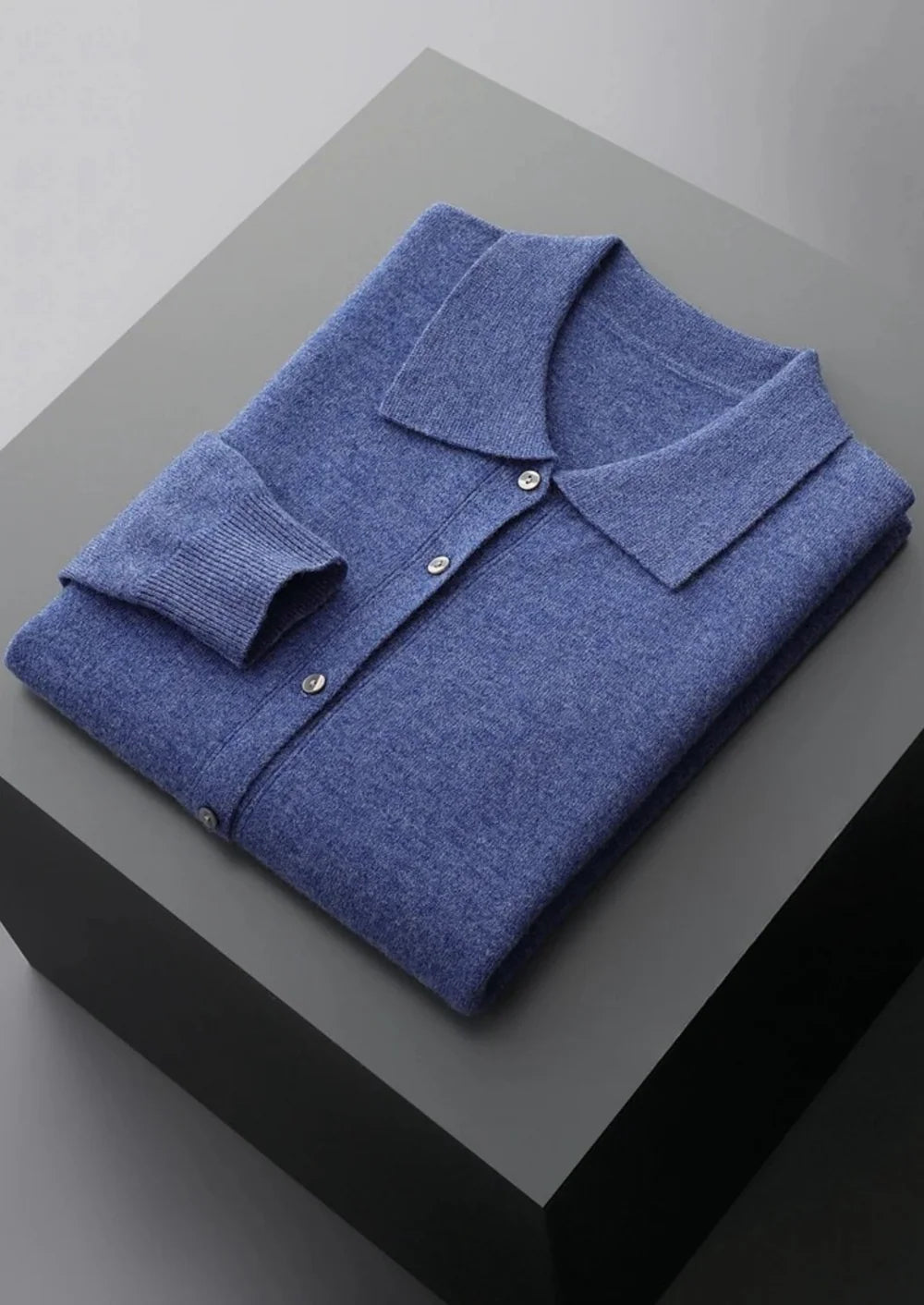 POLO CARDIGAN VAN ZUIVERE EXTRA FIJNE MERINOWOL