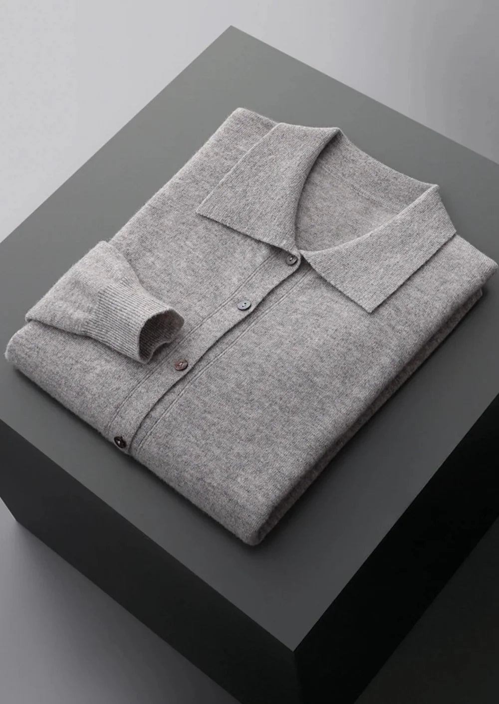 POLO CARDIGAN VAN ZUIVERE EXTRA FIJNE MERINOWOL