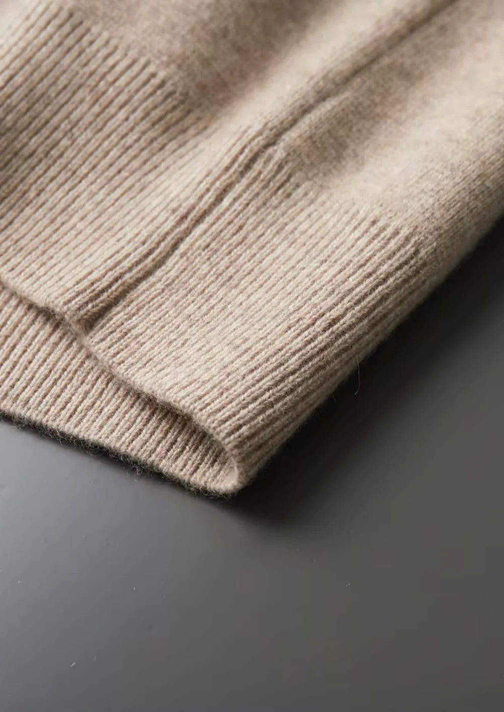 POLO CARDIGAN MET RITS EN ZUIVERE EXTRA FIJNE MERINOWOL