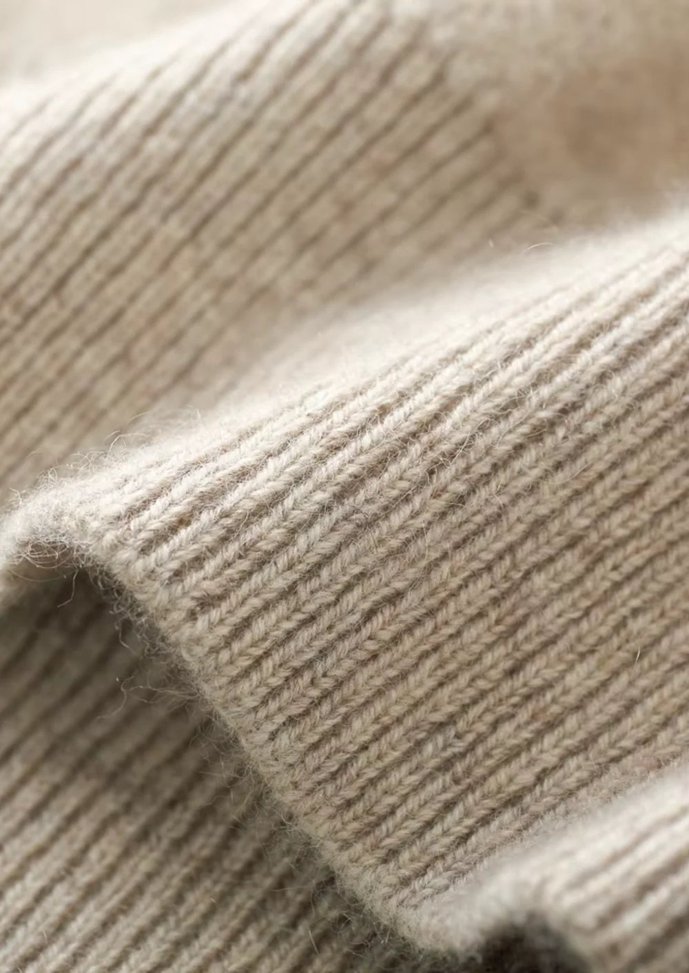 CARDIGAN COL V EN PURE LAINE MÉRINOS EXTRA-FINE