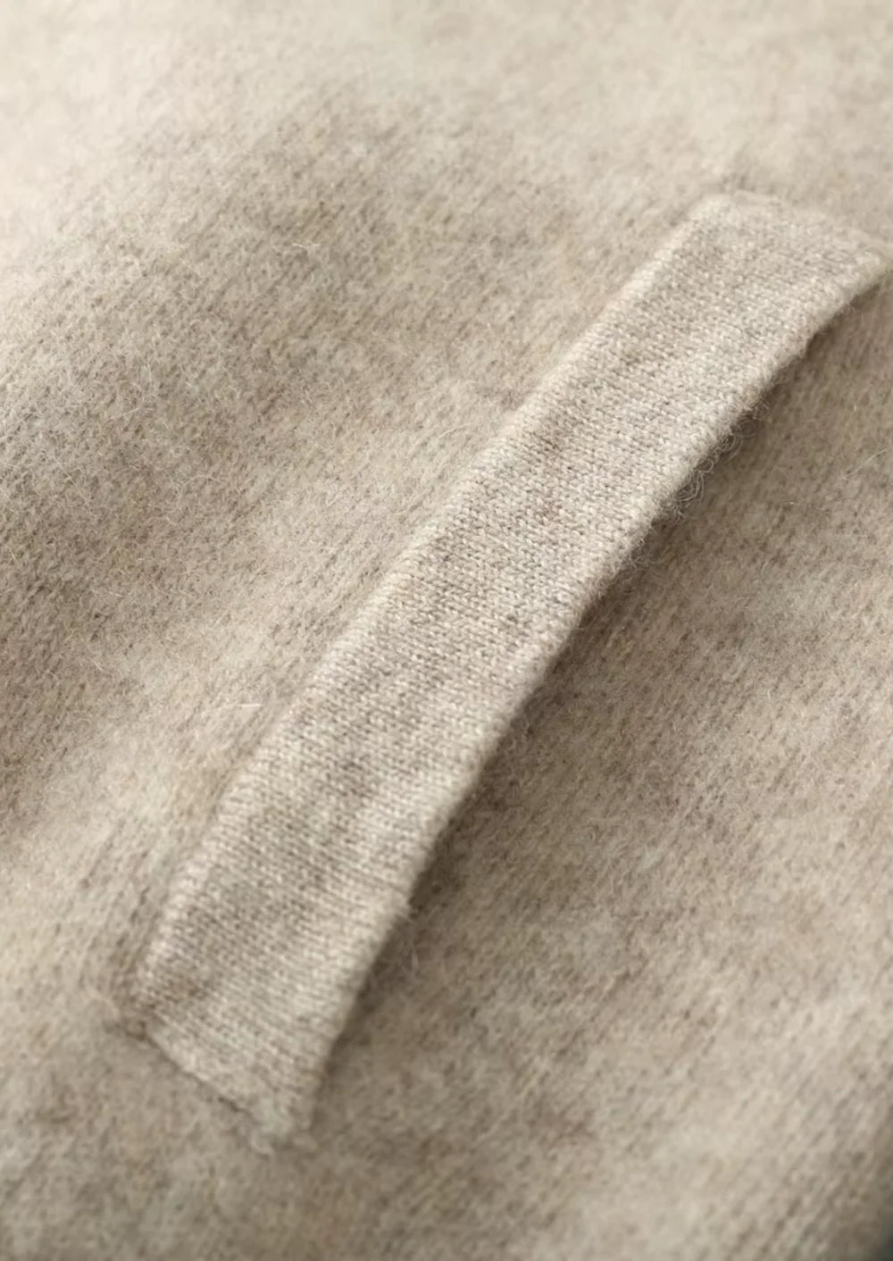 CARDIGAN COL V EN PURE LAINE MÉRINOS EXTRA-FINE