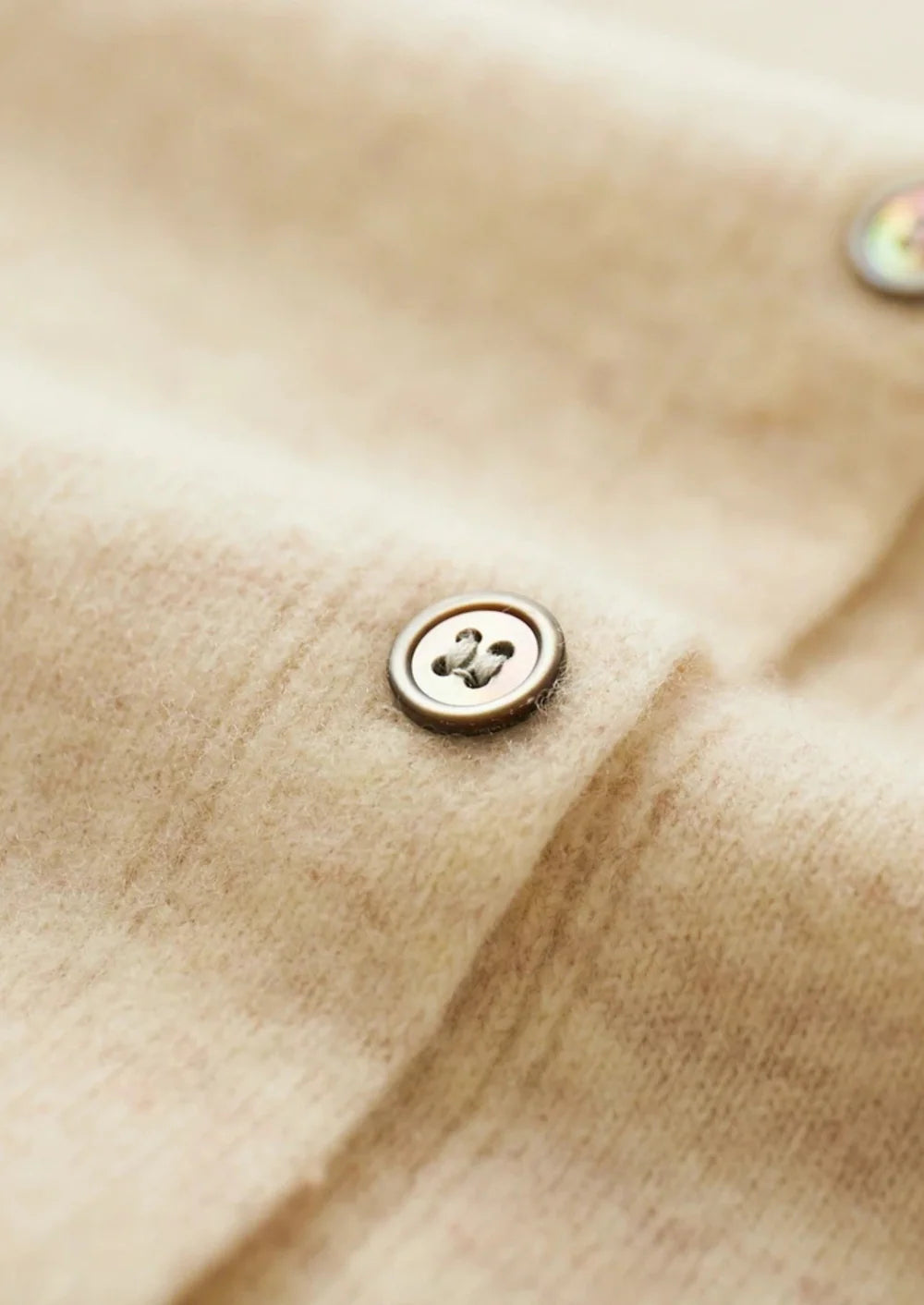 POLO CARDIGAN VAN ZUIVERE EXTRA FIJNE MERINOWOL