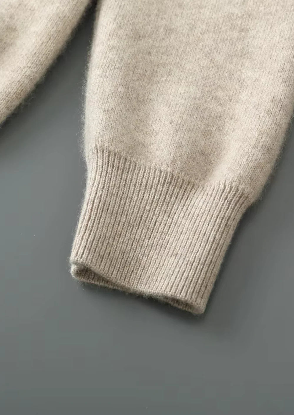 CARDIGAN COL V EN PURE LAINE MÉRINOS EXTRA-FINE