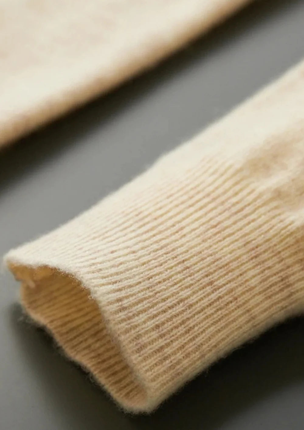 POLO CARDIGAN VAN ZUIVERE EXTRA FIJNE MERINOWOL