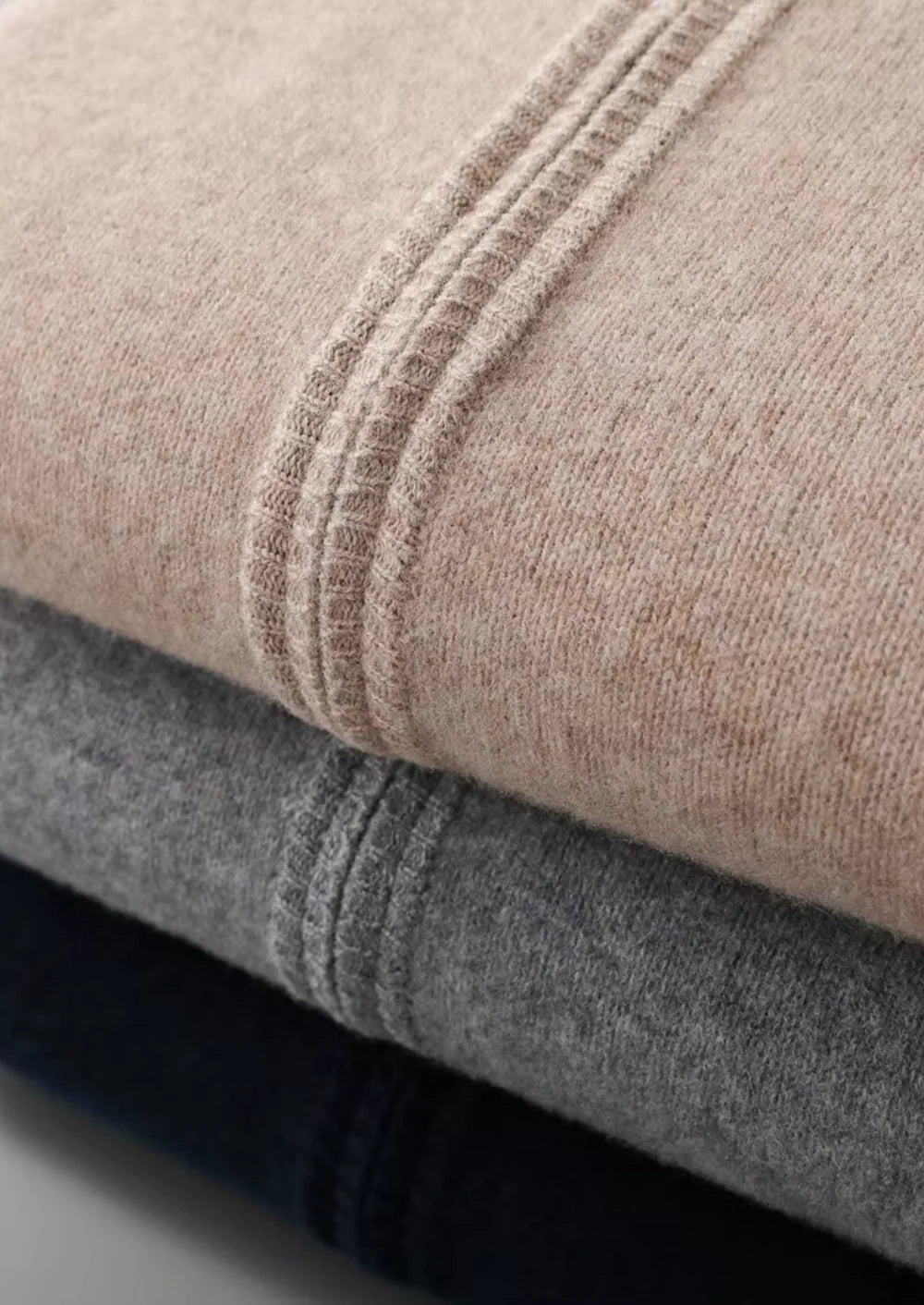 ZUIVERE EXTRA FIJNE MERINOWOLLEN TWEEKLEURIGE RITS CARDIGAN
