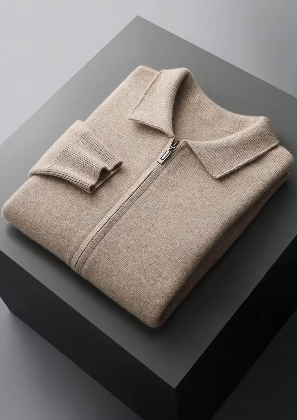 POLO CARDIGAN MET RITS EN ZUIVERE EXTRA FIJNE MERINOWOL