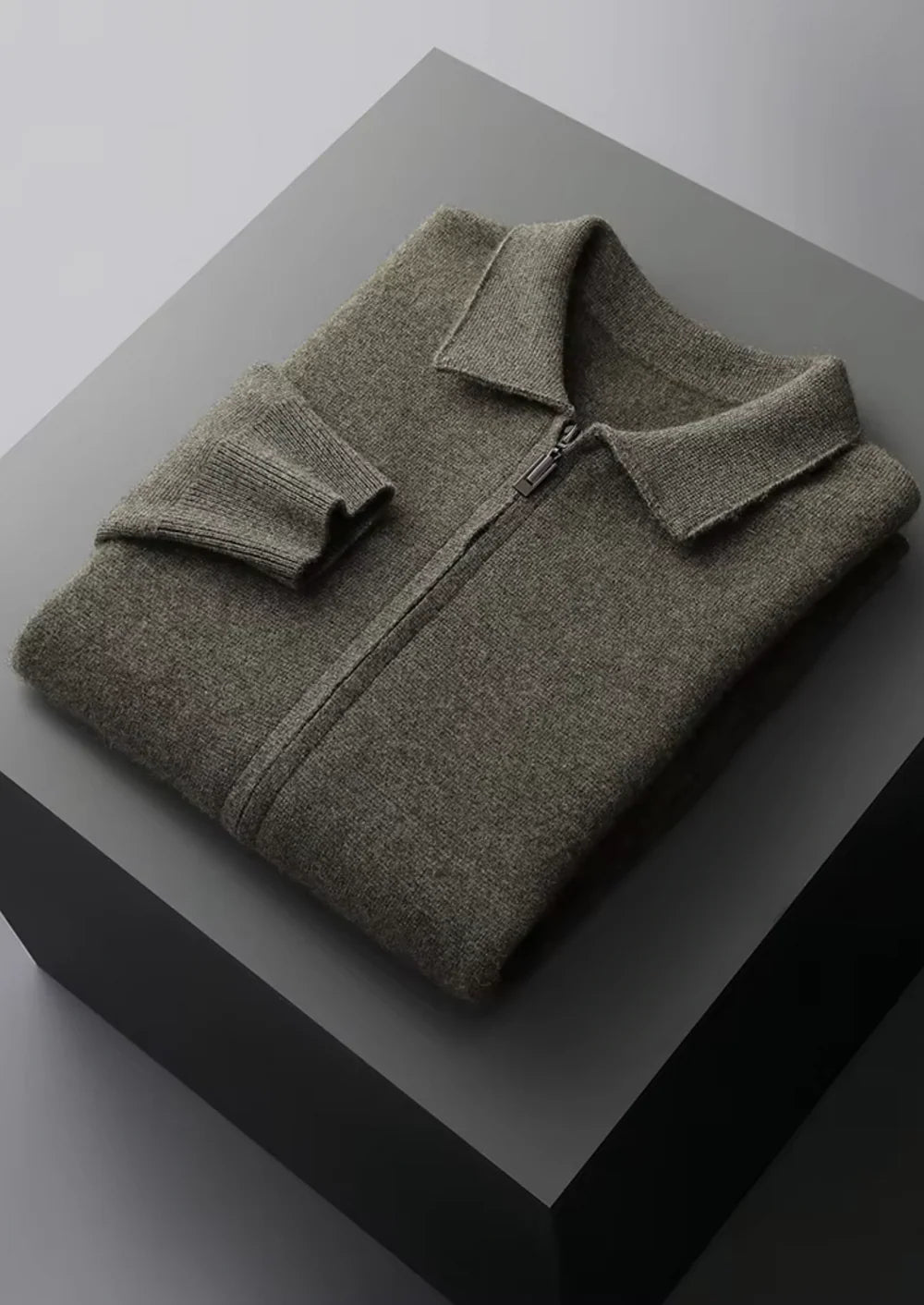 POLO CARDIGAN MET RITS EN ZUIVERE EXTRA FIJNE MERINOWOL