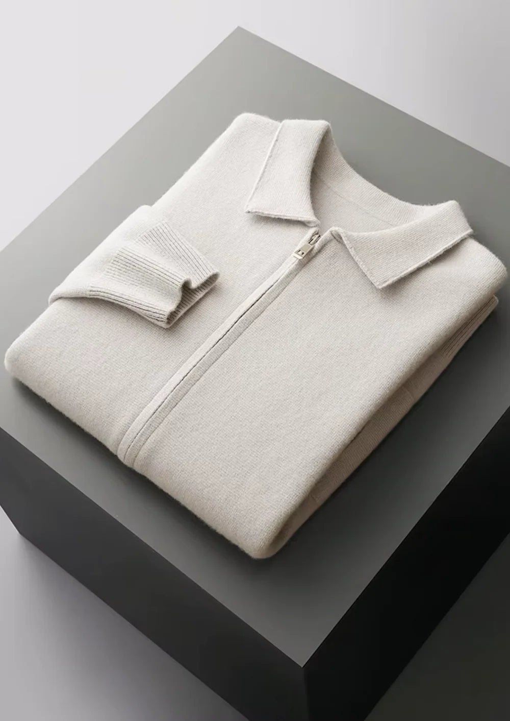 POLO CARDIGAN MET RITS EN ZUIVERE EXTRA FIJNE MERINOWOL